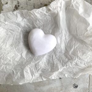 סבון ריחני בצורת לב - לבן
