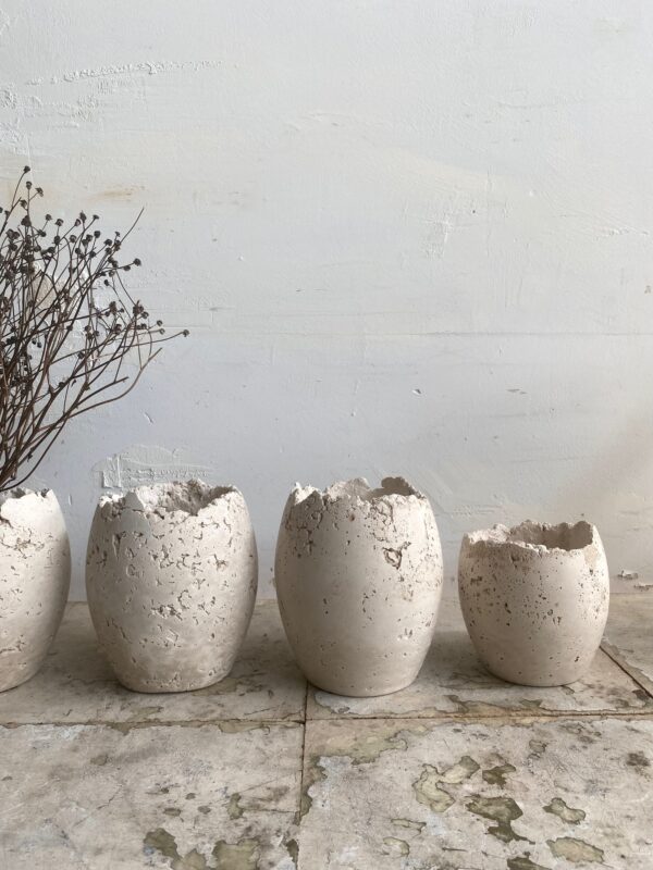 ביצי בטון עבודת יד ע״י אומן בטון